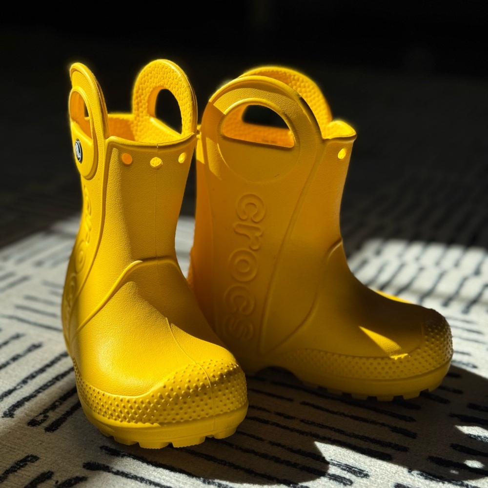 Crocs Kids Handle-It Rain Boots Size 6C, Yellow